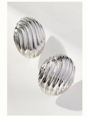 Grooved circular post Earrings - Women's Jewelry